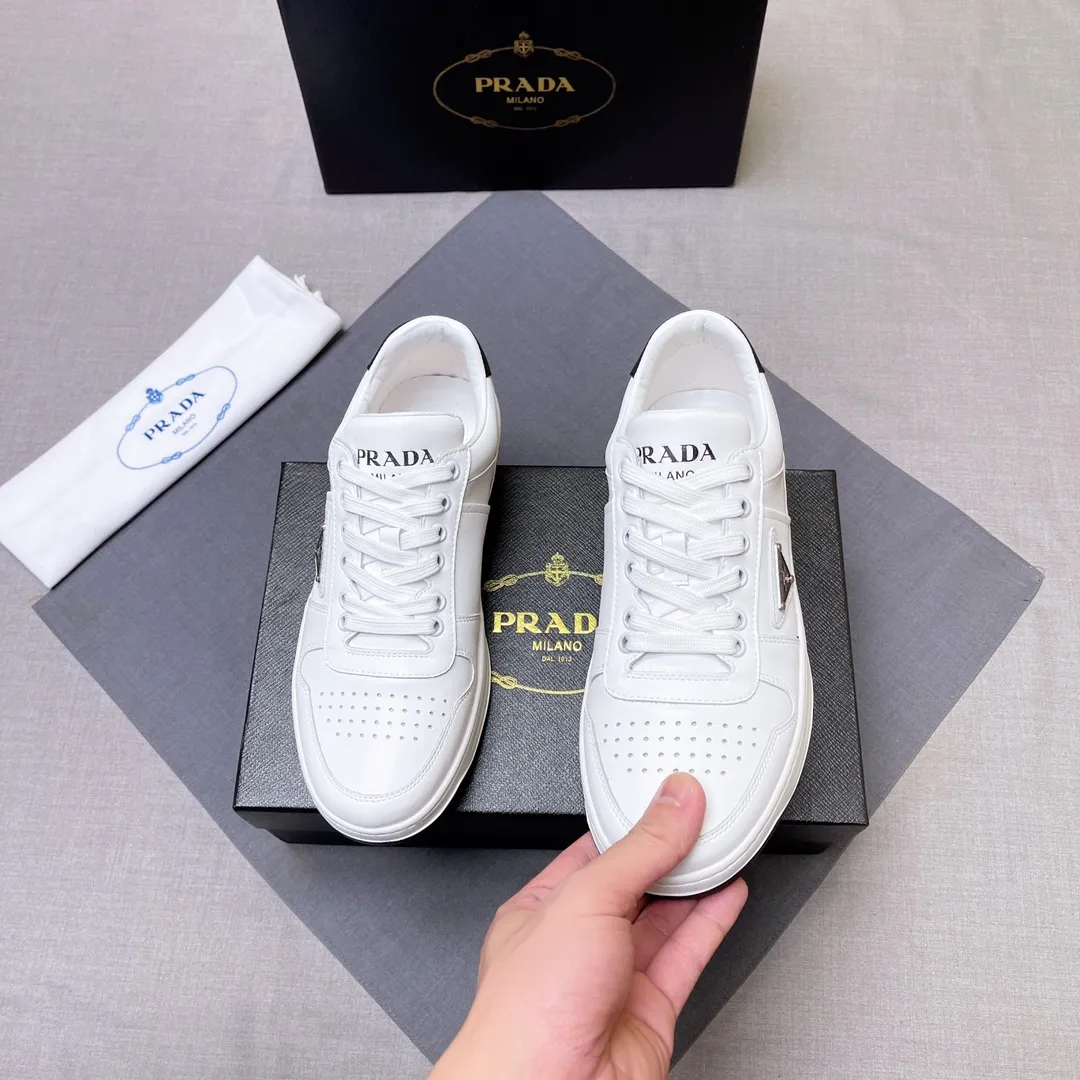 P380 Prada Prada's new men's leather sneakers, the highest version on the market, any comparison is welcome🆚! The original leather has excellent texture and is super high-end! Fetal sheep net lining imported from Italy, removable pad! Luxurious materials and fine workmanship, highly recommended! Code number 38-45 No. 058
